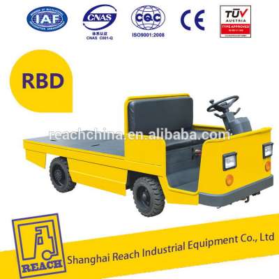 Dependable performance adjustable electric baggage tow tractor